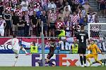Španělský útočník Álvaro Morata střílí v prodloužení gól Chorvatsku.