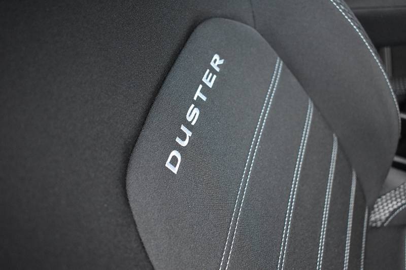 Nápis Duster na čalounění sedaček