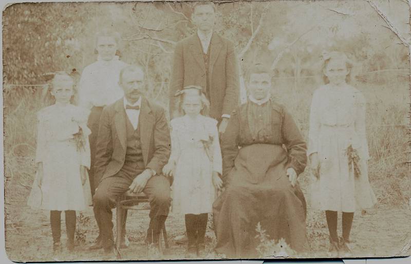Rodina Petra Šašvaty z Velkých Bílovic. Pěstoval od roku 1913 bavlnu v argentinské provincii Chaco a byl u založení jedné z největších tamních krajanských kolonií Sáenz Peña. Zěmřel na rakovinu v roce 1921 po návratu do vlasti