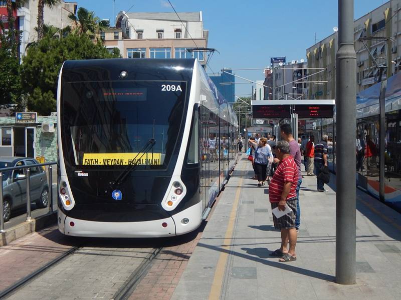 Alanya: dopravní obslužnost v Antalyi zajišťují také dvě linky tramvaje