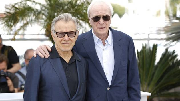 Harvey Keitel a Michael Caine. 