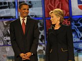 Jestli je Barack Obama nějak příbuzný s Hillary Clintonovou, se zatím nepodařilo zjistit. 