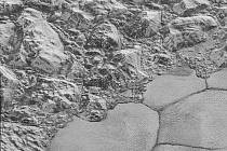 NASA zveřejnila dosud nejostřejší záběry planety Pluto.