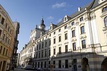 Univerzita ve Vratislavi na jihozápadě Polska se rozhodla obnovit historickou spravedlnost a alespoň symbolicky vrátit doktoráty, které 262 zdejším absolventům jako nepřátelům režimu Adolfa Hitlera.