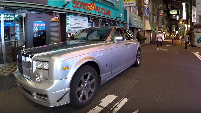 Rolls-Royce Phantom s motorem z Toyoty Supra.