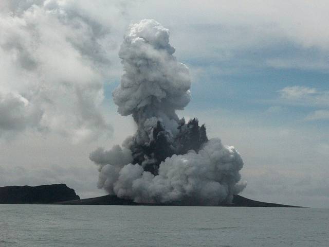 Výbuch podmořské sopky u souostroví Tsinga.