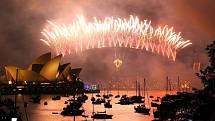 V posledních desetiletích se ohňostroje začaly spojovat s oslavami příchodu nového roku. Jednou z nejslavnějších silvestrovských ohňostrojných show je ta v australské Sydney.