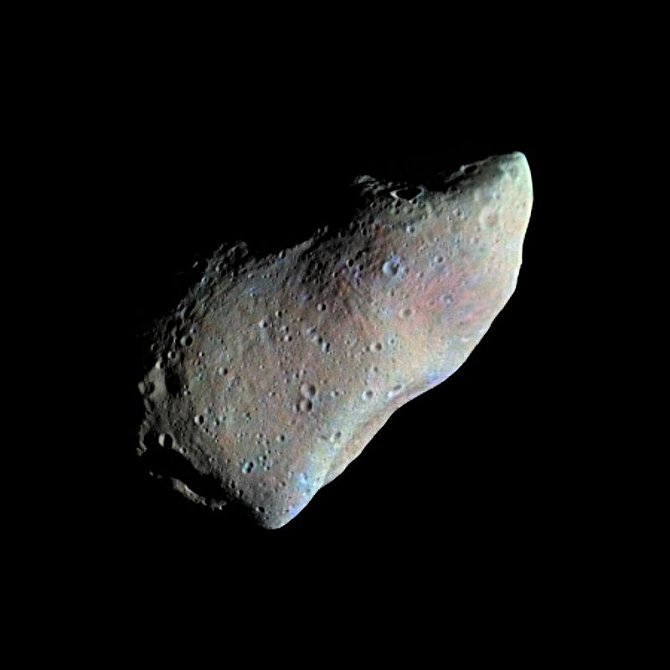 Planetka 951 Gaspra, patřící mezi planetesimály, na fotografii sondy Galileo