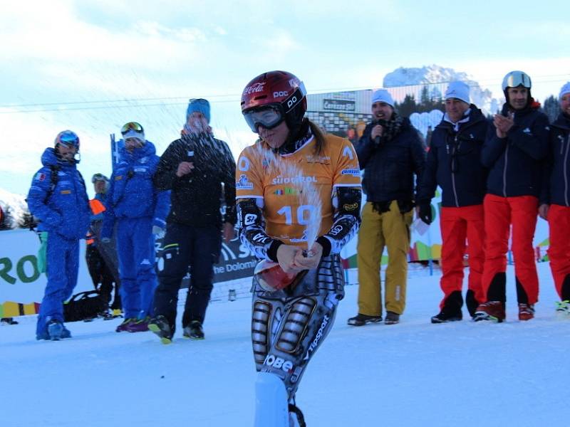 Triumf Ester Ledecké na prvním závodě Světového poháru v italské Carezze. 