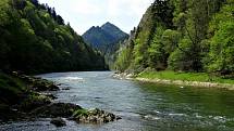 Údolími slovenského národního parku Pieniny protéká řeka Dunajec.