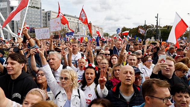 Na obří demonstraci ve Varšavě dorazil podle odhadů zhruba milion lidí.