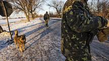  Dva ukrajinští vojáci byli během uplynulých 24 hodin zabiti a dalších 14 zraněno v léčce, kterou proruští separatisté nastražili u Luhanska na východě země. Ilustrační foto.