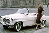 Škoda 450 s Miss USA 1957 Charlottou Sheffieldovou.