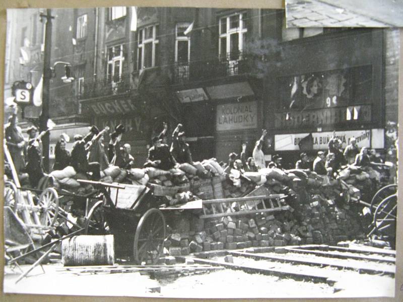 Pražské povstání, barikáda v ulicích