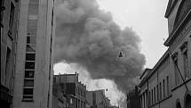 Požár obchodního domu L'Innovation. Ačkoli se do boje s ohněm zapojilo více než 150 hasičů, vyžádal si požár 325 lidských životů, 80 lidí bylo zraněno