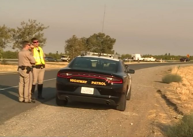 Policejní vyšetřování incidentu nedaleko Sacramenta uzavřelo silnici na 8 hodin.
