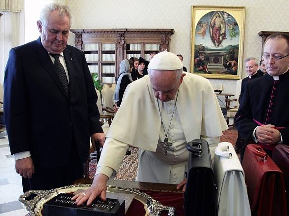 Papež František přijal českého prezidenta Miloše Zemana.