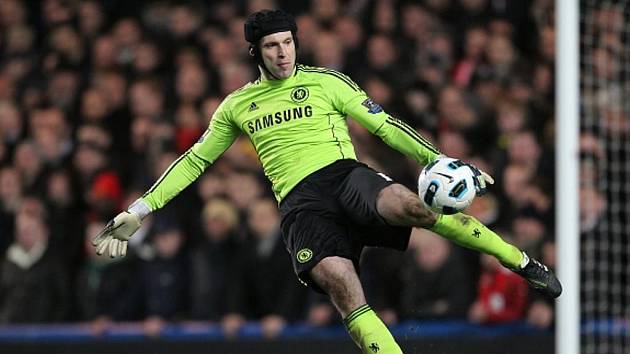 Gólman Chelsea Petr Čech.