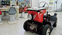 Věřili byste, že „nouze naučila Dalibora housti“ do té míry, že si lidé byli schopni svépomocí postavit i vlastní funkční traktor?