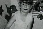 Kimberley MacDonaldová, starší dcera Jeffreyho a Colette MacDonaldových. Pětiletou dívku zabily silné údery do hlavy. Její mrtvé tělo bylo navíc pobodáno. Podle rozsudku z roku 1979 děvče zabraždil vlastní otec.