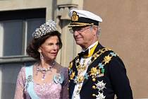 Současný švédský král Karel XVI. Gustav a jeho manželka, královna Silvia. Karel XVI. Gustav nastoupil na trůn po svém dědečkovi, jeho otec totiž zemřel při leteckém neštěstí