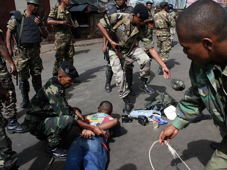 Policisté chytili muže, který raboval v Antananarivo.