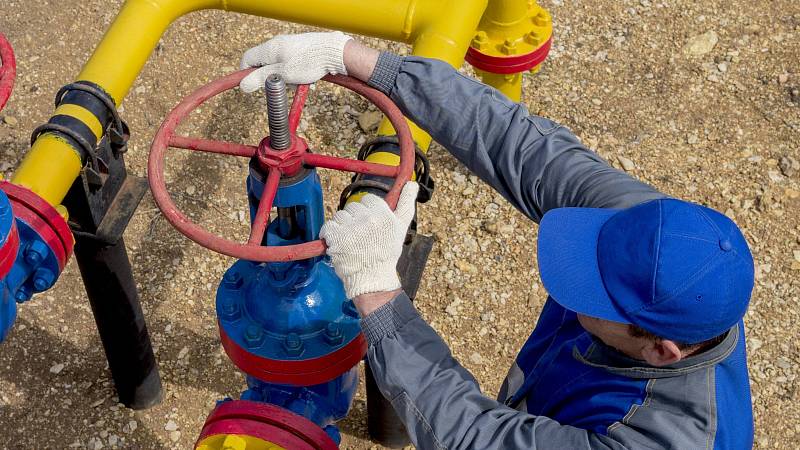 Rychlé a úplné zbavení se závislosti na ruských energiích. Takový je názor většiny čtenářů Deníku, kteří se zapojili do ankety.