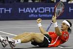 David Ferrer slaví vítězství nad Rafaelem Nadalem.
