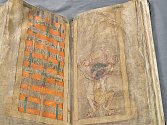 Takto otevřenou knihu by měli vidět návštěvníci výstavy v pražském Klementinu. Bible bude umístěna ve speciálním trezoru, kam bude omezený vstup.