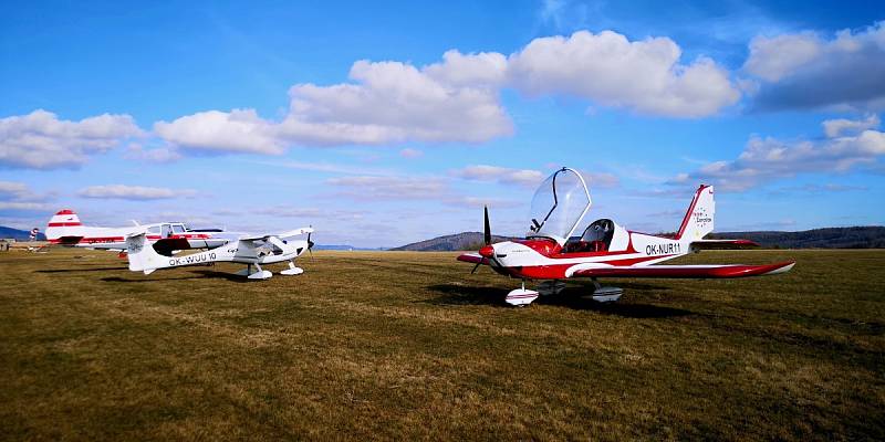 Čeští piloti jdou do boje proti nákaze. Nabízejí rozvoz zdravotnické pomoci