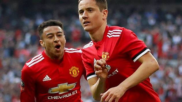 Lingard a Herrera se radují z branky