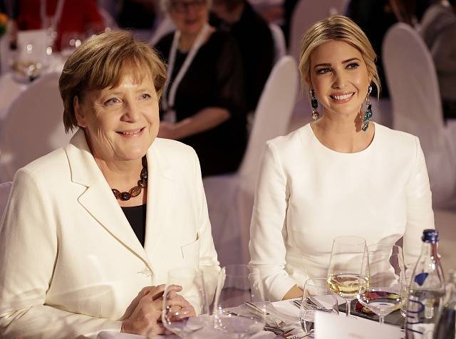 Německá kancléřka Angela Merkelová s Ivankou Trumpovou na summitu W20 v Berlíně v roce 2017.