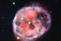 Tajemná mlhovina se nachází v souhvězdí Cetus, známém také jako souhvězdí Velryby, asi 1600 světelných let od Země