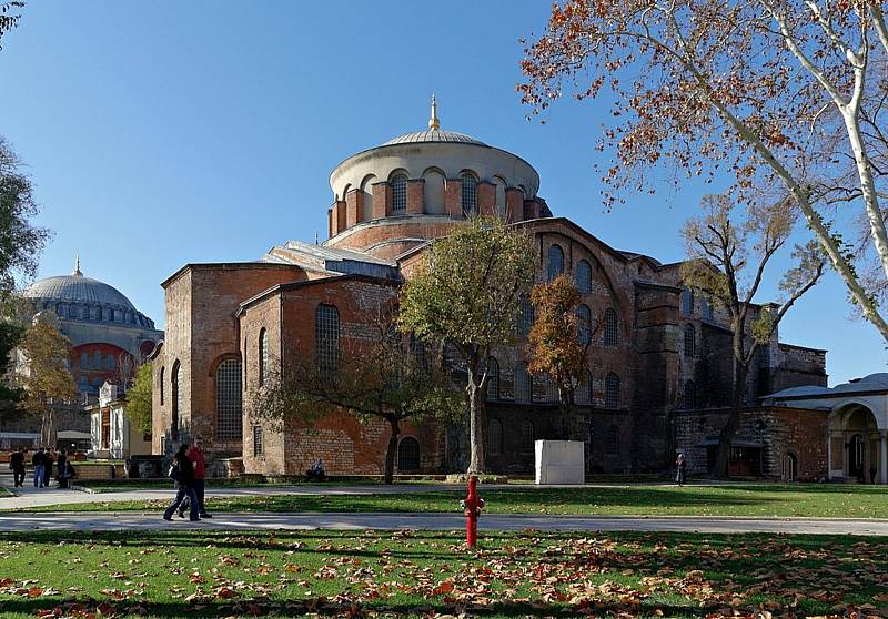 Istanbul je moderní přímořské město, v němž se mísí prvky evropské a islámské archiektury.