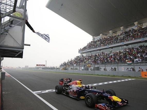 Sebastian Vettel v cíli Velké ceny Indie.
