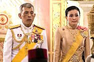Král Maha Vajiralongkorn se současnou manželkou, korunní princeznou Suthidou, zvanou Queen Nui.