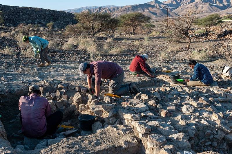 Archeologové provádějí vykopávky v údolí Qumayrah v Ománu.