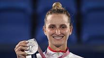 Markéta Vondroušová se stříbrnou olympijskou medailí.