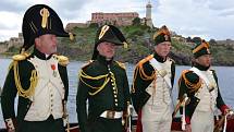 Italský ostrov Elba si v neděli připomenul 200. výročí internace Napoleona. Vzpomínkovou akci ve slunném dni si nenechaly ujít desetitisíce lidí. 