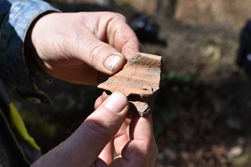 Archeologové se snaží poskládat mozaiku naší minulosti často doslova ze střepů.