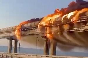 Krymský most zachvátily plameny