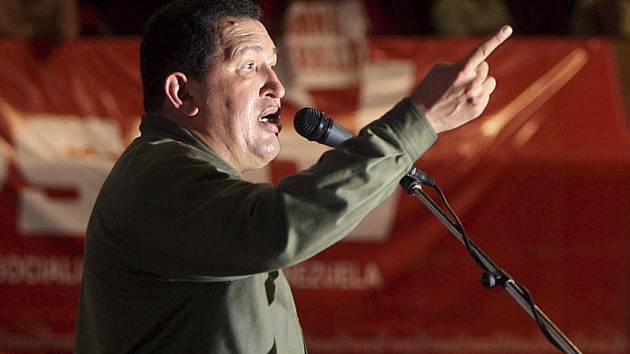 Venezuelský prezident Chavez opět překvapil kolumbijskou vládu. Tentokrát neočekávaně vyzval FARC, aby propustili všechná svá rukojmí.