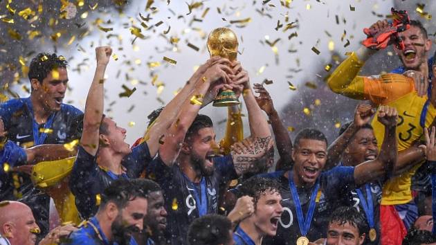 Francouzi se radují z vítězství na mistrovství světa.