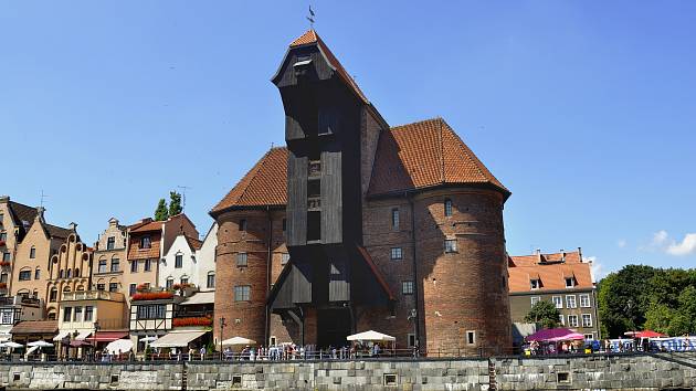 Historický jeřáb Stary Żuraw je symbolem města Gdaňsk