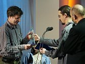 Petr Nikl přebírá letošní cenu Magnesia Litera