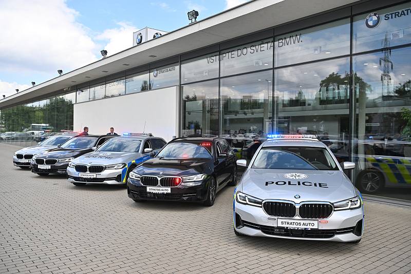 Oficiální předání deseti nových vozů BMW 540i Touring do rukou Policie České republiky