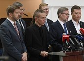 Opoziční politici volají po rezignaci Andreje Babiše