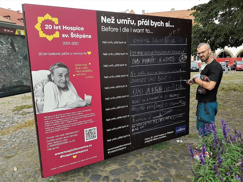 Na Zeď předsmrtných přání můžou psát lidé v Litoměřicích, o skutečných přáních umírajících vědí své Zdena Taitlová a Alexandra Moštková z hospice sv. Štěpána.