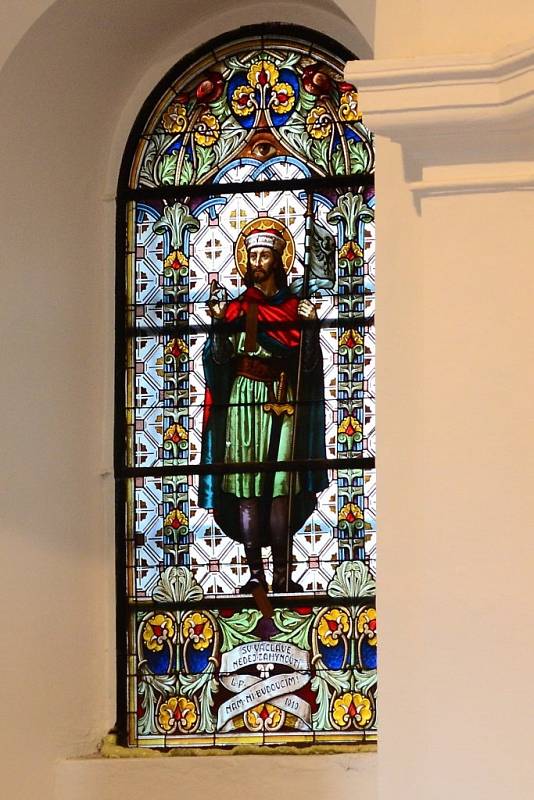 Svatý Václav na vitráži kostela v Letovicích
