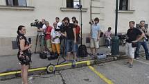  U Krajského soudu v Praze začíná 7. srpna za velkého zájmu médií (na snímku jsou novináři před budovou soudu) hlavní líčení v kauze poslance a bývalého hejtmana Davida Ratha.